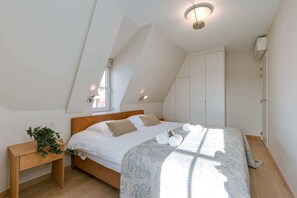 5 Schlafzimmer, Schreibtisch, WLAN, Bettwäsche