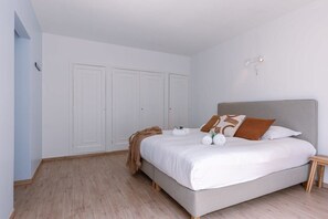 2 slaapkamers, een strijkplank/strijkijzer, reisbedje, wifi