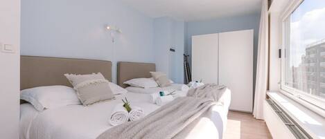 2 slaapkamers, een strijkplank/strijkijzer, reisbedje, wifi