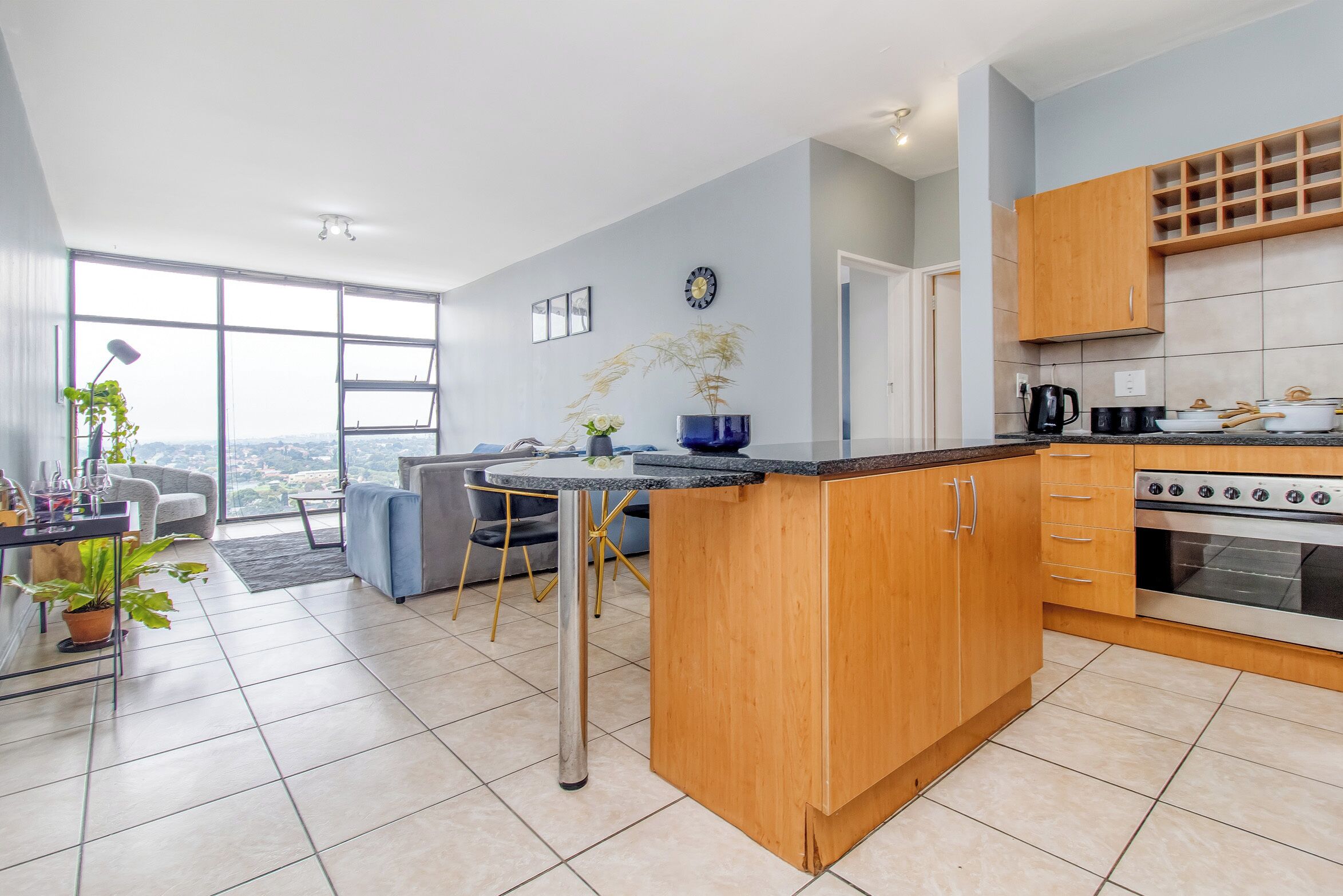 Micro-ondes, four, plaque de cuisson, lave-vaisselle