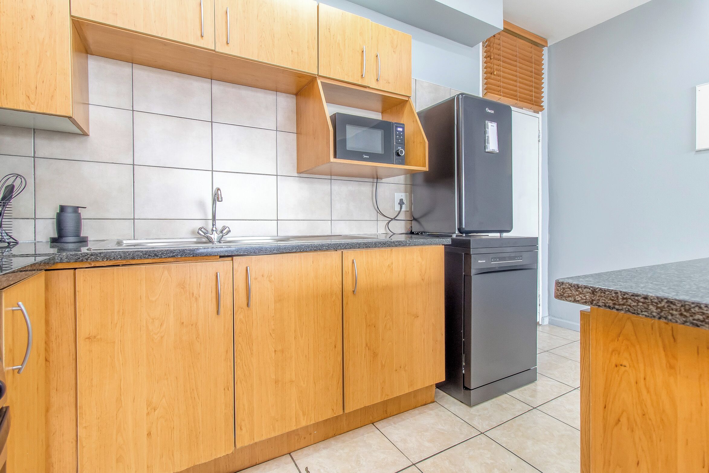 Micro-ondes, four, plaque de cuisson, lave-vaisselle