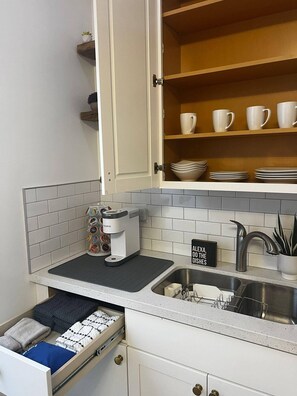 冰箱、微波炉、烤箱、炉灶