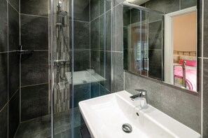 Shower, towels - Bank View - One Bedroom House, Sleeps 2 (Chapel Stile)