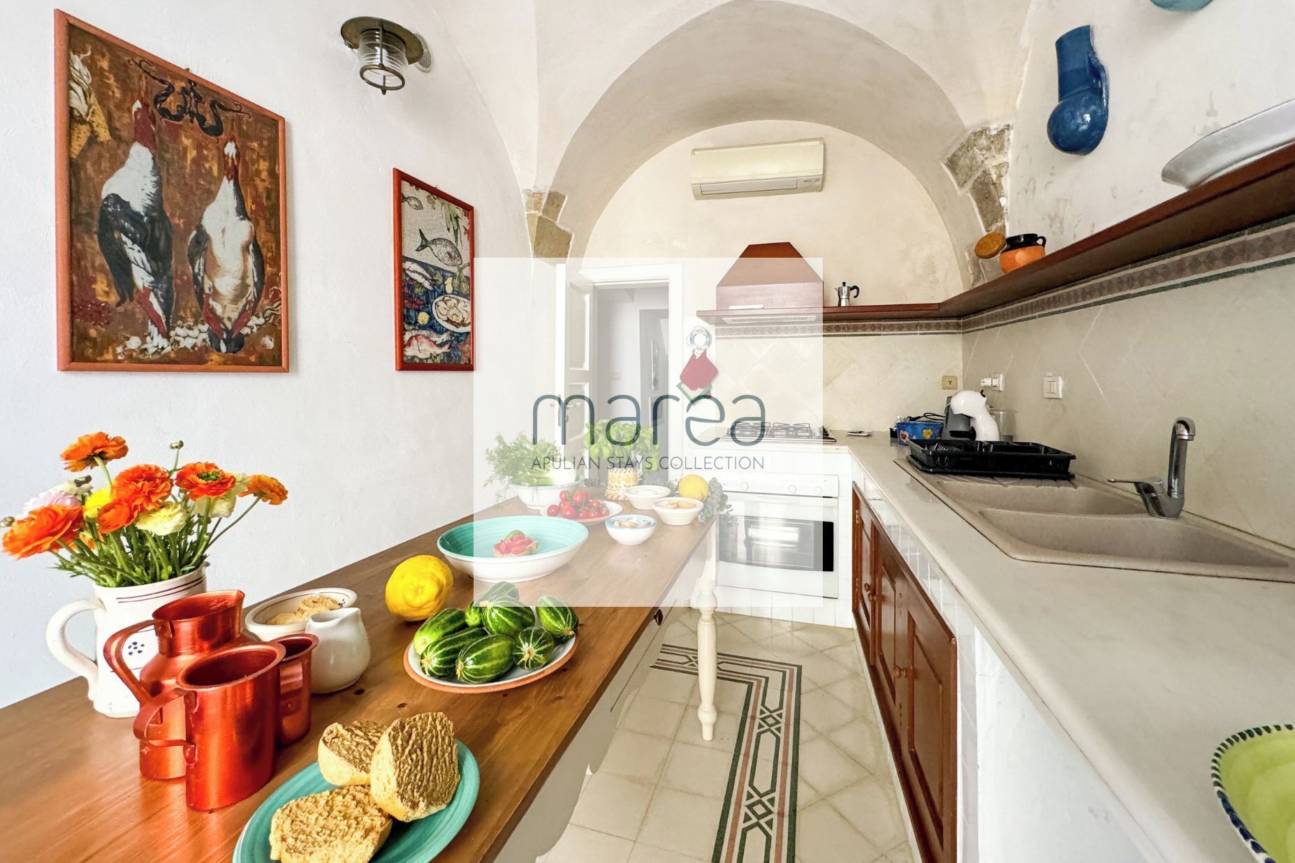 Fridge, oven, coffee/tea maker, toaster