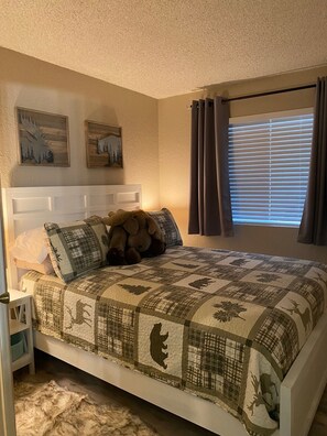 2 bedrooms, iron/ironing board, free WiFi, bed sheets