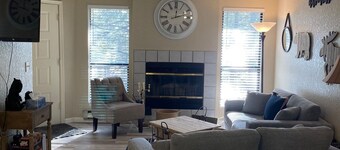 2 bed 2 bath, Cozy White Mountain Condo – Single Level, Upstairs Unit!!