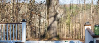  Beer/Wineries, firpit & hottub