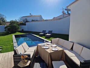Outdoor dining - Beautiful house with pool and garden in La Noue (Sainte-Marie-de-Ré)