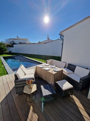 Outdoor dining - Beautiful house with pool and garden in La Noue (Sainte-Marie-de-Ré)