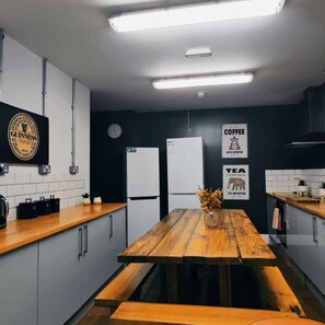 Double Room | Private kitchen | Full-size fridge, microwave, oven, dishwasher - Molly Central House (Brighton)