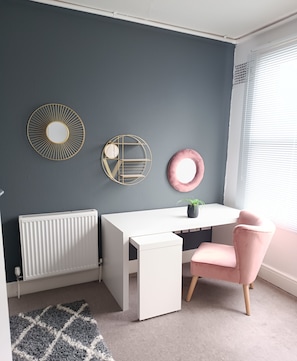 Double Room | Desk, laptop workspace, iron/ironing board, free WiFi - Molly Central House (Brighton)