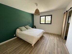 4 Schlafzimmer, Bügeleisen/Bügelbrett, Bettwäsche