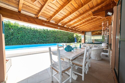 BEAUTIFUL APARTMENT X 5 WITH HOT-HUB POOL ABOUT 2 KM FROM THE SEA