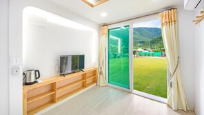 Basic Room, 1 Bedroom (Kyubeuhome byeolchae) - Yeongwol Gangeulpumeunsoo Pension (Yeongwol)