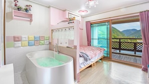 Basic Room, 1 Bedroom (Salanguiyeosin bineoseu(2cheung)) | 1 bedroom, free WiFi