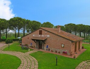 Apartment | 5 bedrooms, Internet - Sunflower apt With Shared Pool Family fun (Castiglione del Lago)