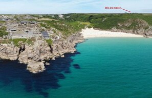 Beach nearby - Cosy barn, walk to 3 beaches (Porthcurno)