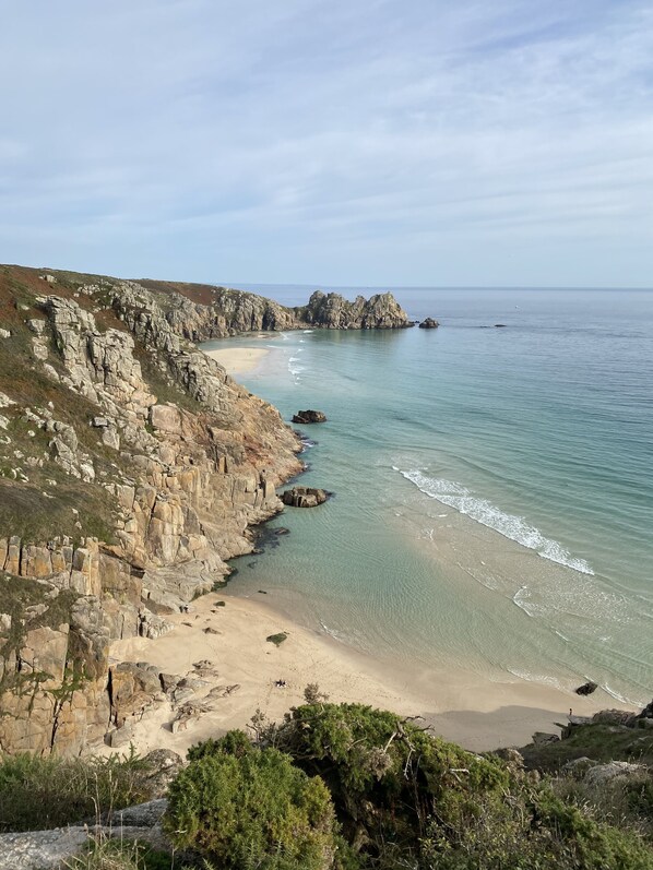 Beach nearby - Cosy barn, walk to 3 beaches (Porthcurno)