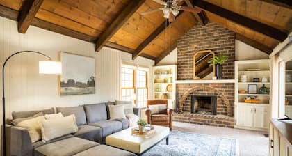 Secluded, updated 4BR, kid friendly, 5 min from restaurants