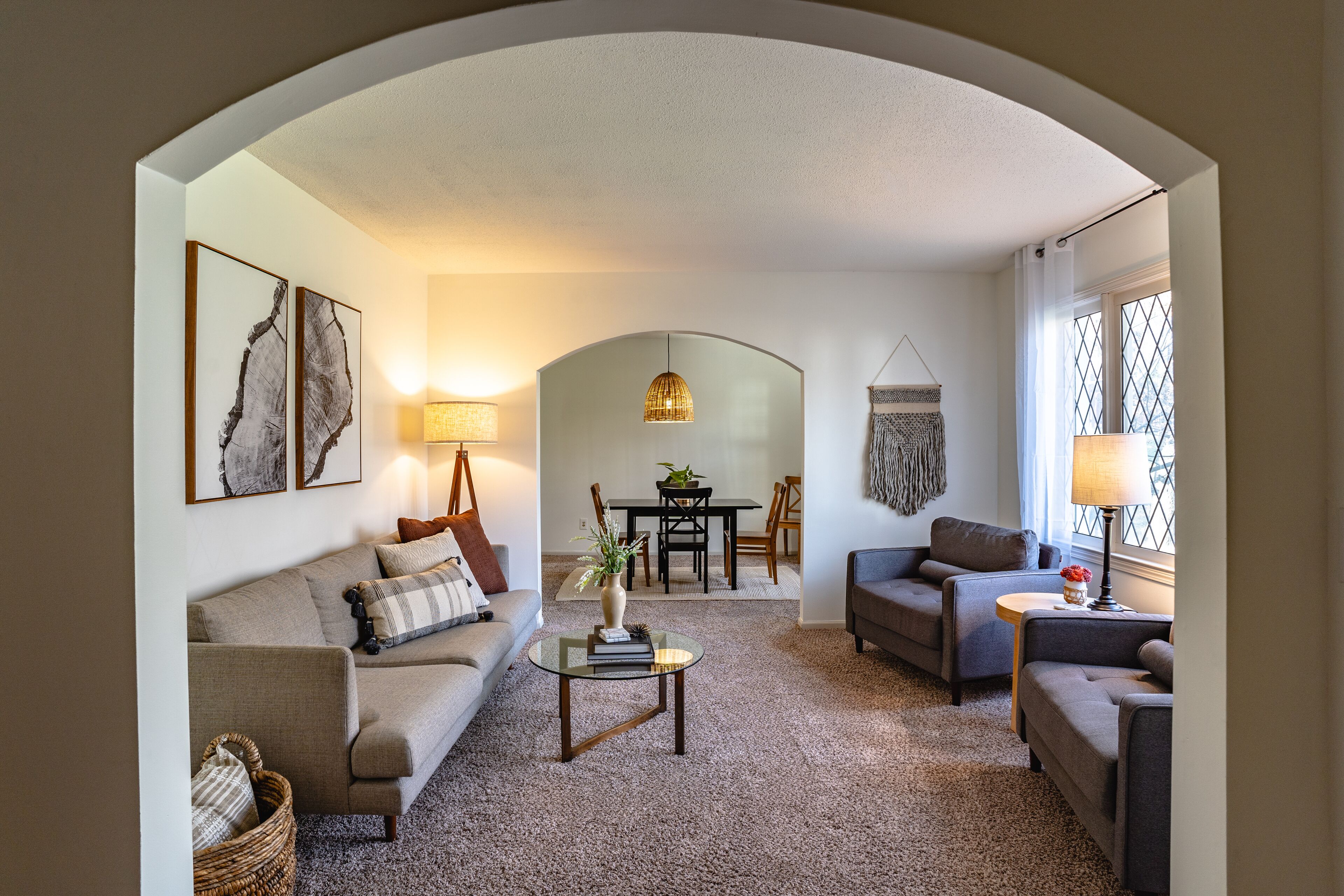 Smart-tv och ett bordtennisbord