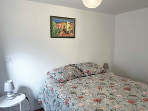 2 bedrooms, desk, iron/ironing board, free WiFi - House in the historic heart of Fréjus (Fréjus)