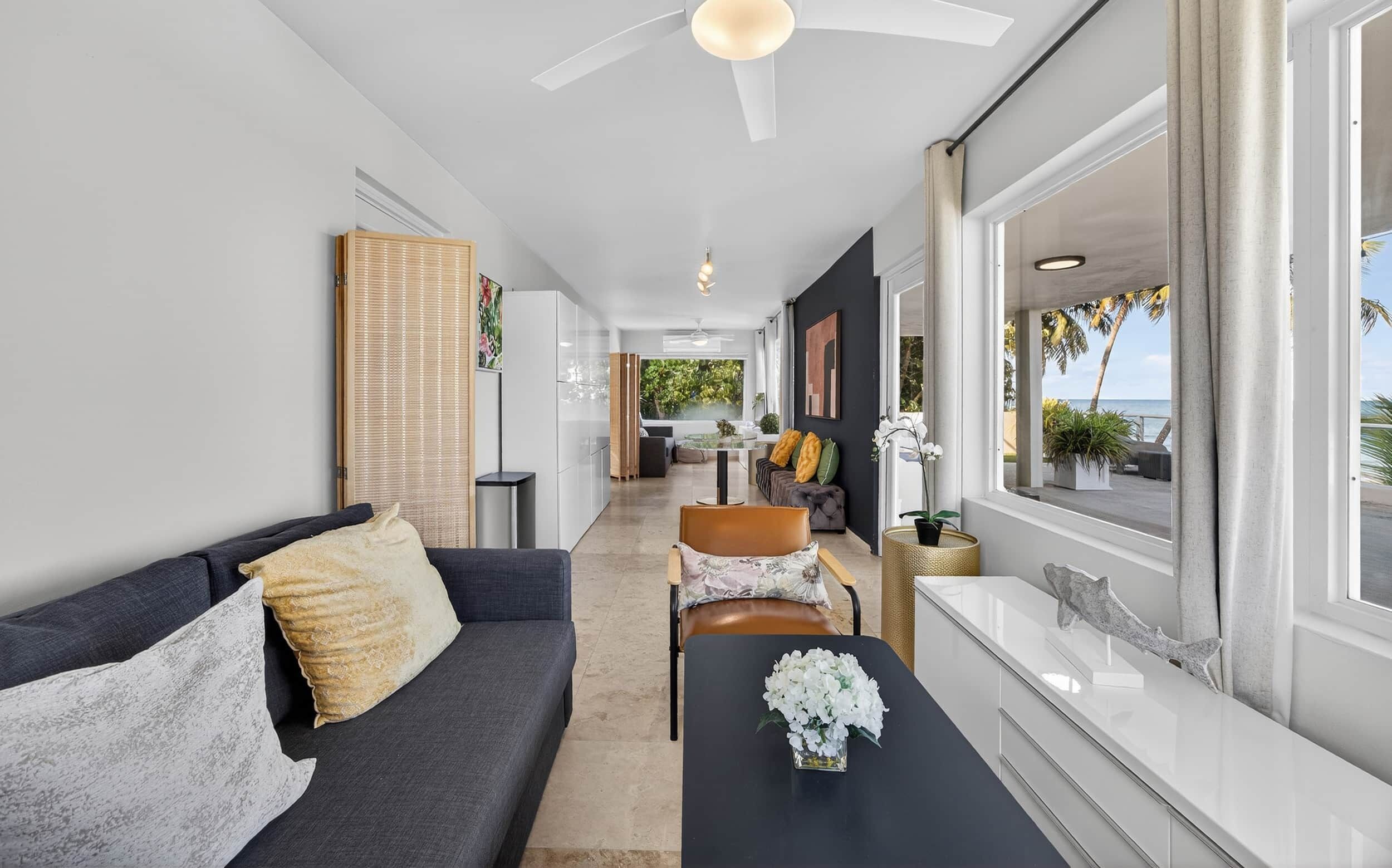 Televisio, pöytätennispöytä, stereot