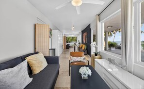 Televisión, mesa de ping pong, estéreo