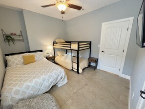 3 bedrooms, iron/ironing board, WiFi, bed sheets