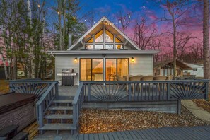 Terrace/patio - Hale Haven - Lake House w/ Hot Tub and Loft (Hale)