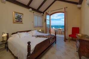 7 Schlafzimmer, Zimmersafe, Schreibtisch, Bügeleisen/Bügelbrett