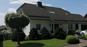 Exterior - Newly furnished cozy vacation apartment in a quiet location (Reichshof)
