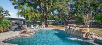 Private Pool Oasis • Pet-Friendly Retreat