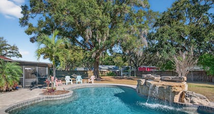 Private Pool Oasis • Pet-Friendly Retreat