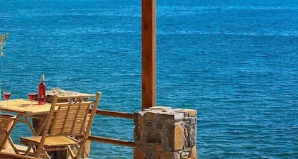 KOLOKITHA: Spacy 1 Studio Plaka Beach Cottage