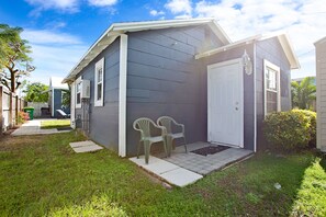 Exterior - Seashells Cottage (Lake Worth Beach)