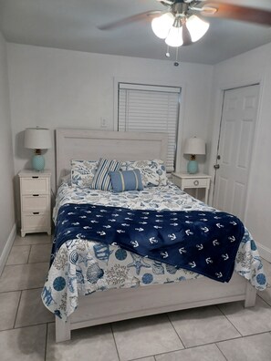 1 bedroom, iron/ironing board, free WiFi, bed sheets - Seashells Cottage (Lake Worth Beach)