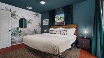 4 bedrooms, desk, iron/ironing board, travel crib