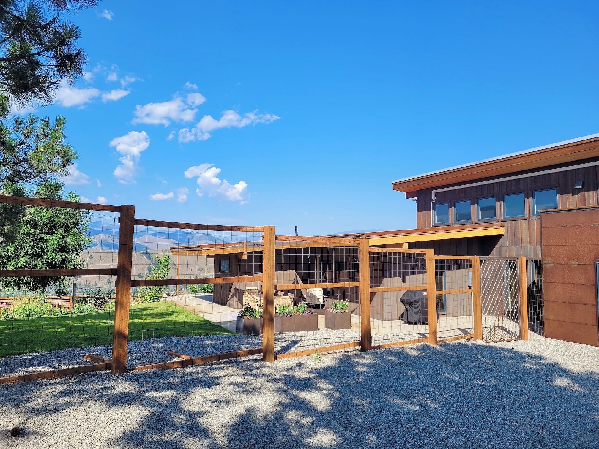 Nanasu-Set on 20 acres with Outstanding Views of the Methow!
