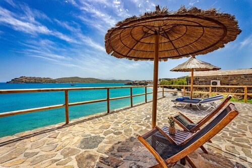 OLONDI: Spacy 1 Studio Plaka Beach Cottage