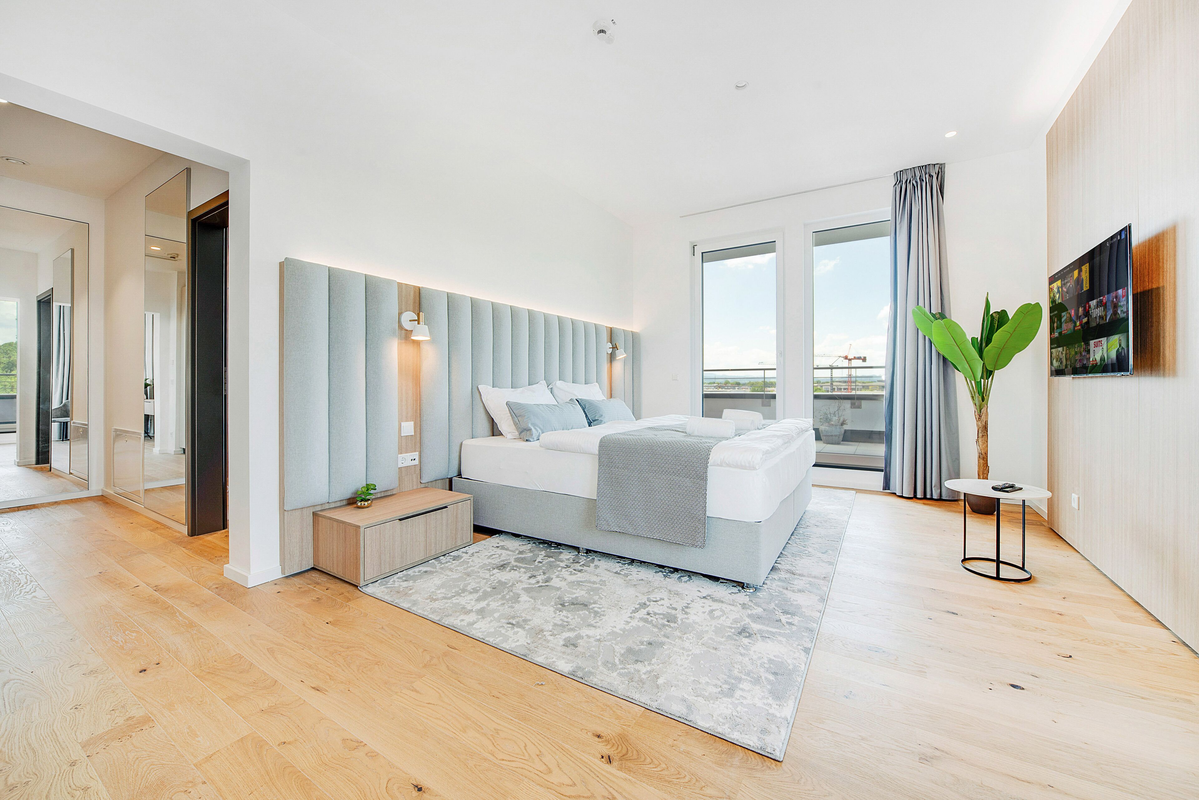 Deluxe penthouse | Een bureau, een laptopwerkplek, verduisterende gordijnen