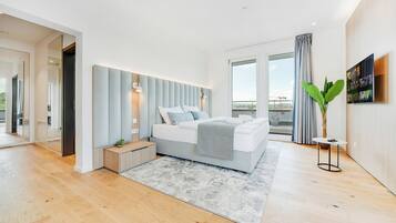 Penthouse Suite with balcony and terrace. | 1 Schlafzimmer, Schreibtisch, laptopgeeigneter Arbeitsplatz