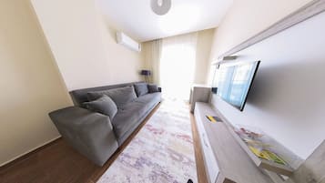 Family Apartment, 2 Bedrooms | Living room