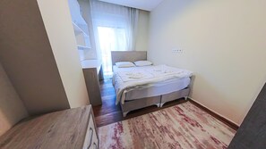 Blackout drapes, iron/ironing board, free WiFi, bed sheets - Mau Apart (Antalya)