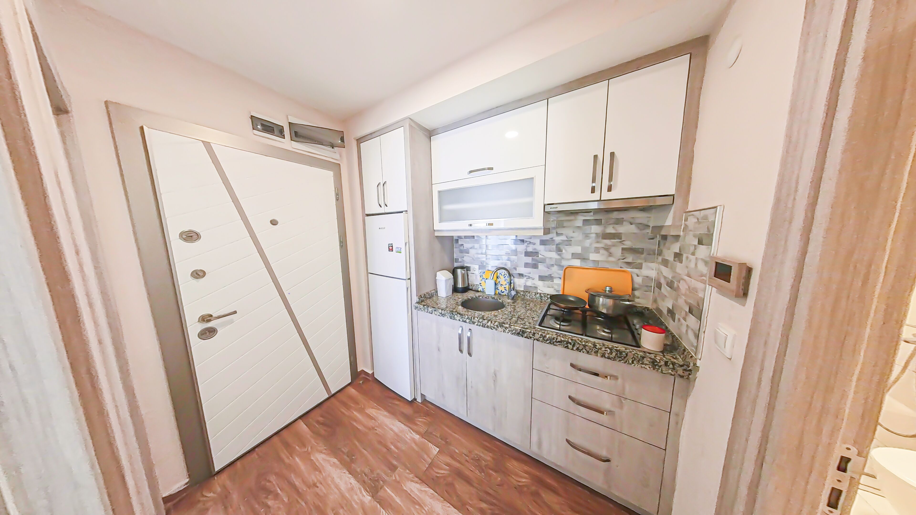 City Apartment | Private kitchen | Full-sized fridge, stovetop, griddle, cookware/dishes/utensils