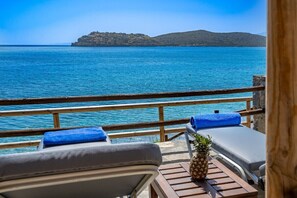 Property grounds - OLOUS: Spacy 1 Studio Plaka Beach Cottage (Plaka)