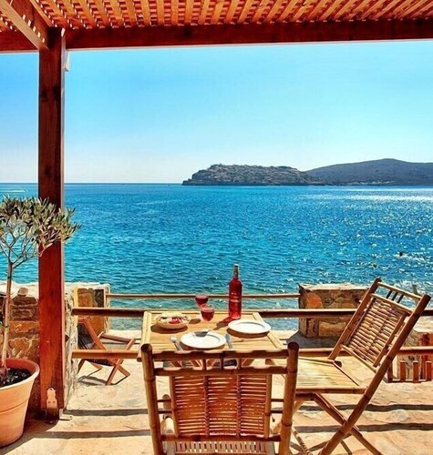 OLOUS: Spacy 1 Studio Plaka Beach Cottage