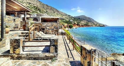 OLOUS: Spacy 1 Studio Plaka Beach Cottage