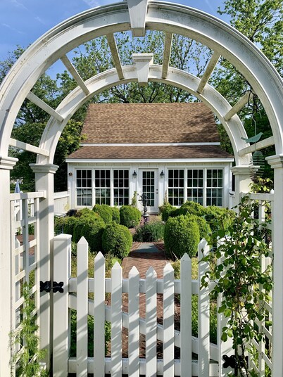 Historic Cottage on Ware River Estate
