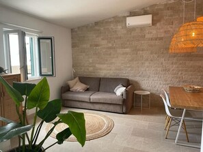 Smart TV, stereo - Luxury Villa & Studio, suitable for 2 families (Supetar)