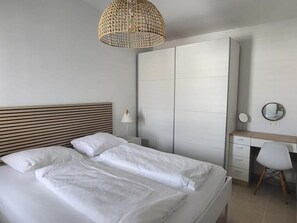 4 bedrooms, desk, iron/ironing board, free WiFi - Luxury Villa & Studio, suitable for 2 families (Supetar)